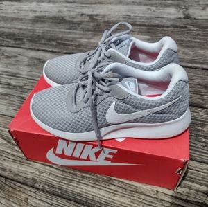 Wolf Gray/White Women's Nike Tanjun